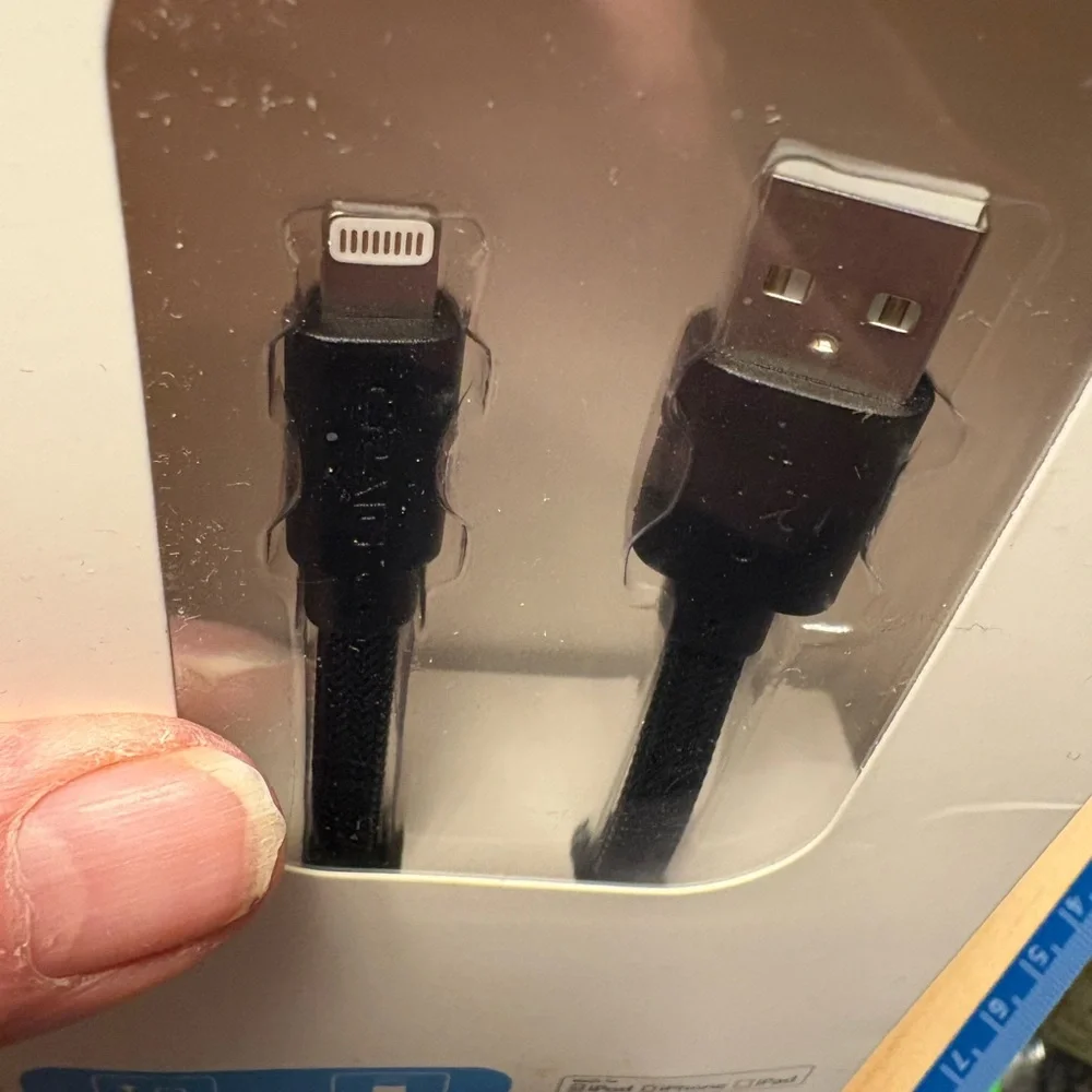 Black Sync Cable with Lightning Connector‎